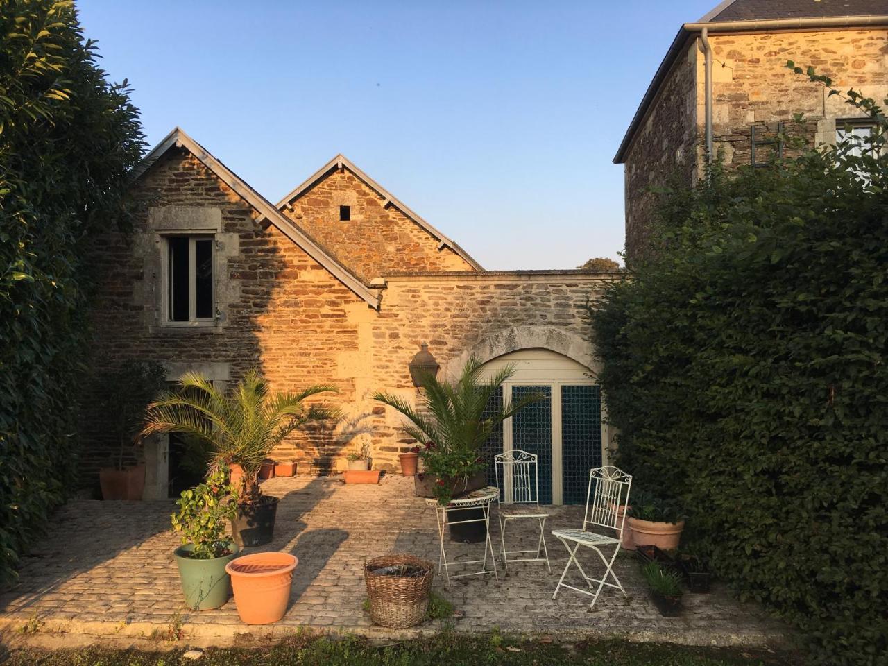 Готель Manoir De La Riviere Saint-Louet-sur-Seulles Екстер'єр фото